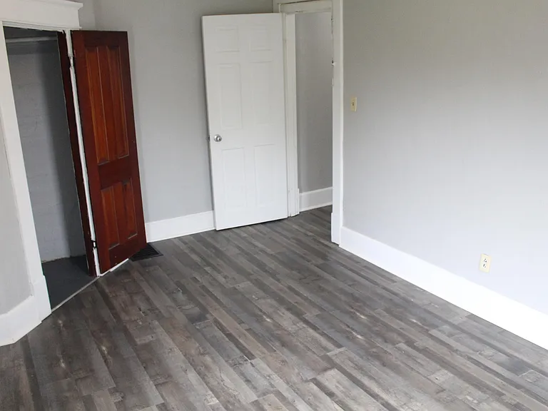 142 N Lancaster St — Photo 24