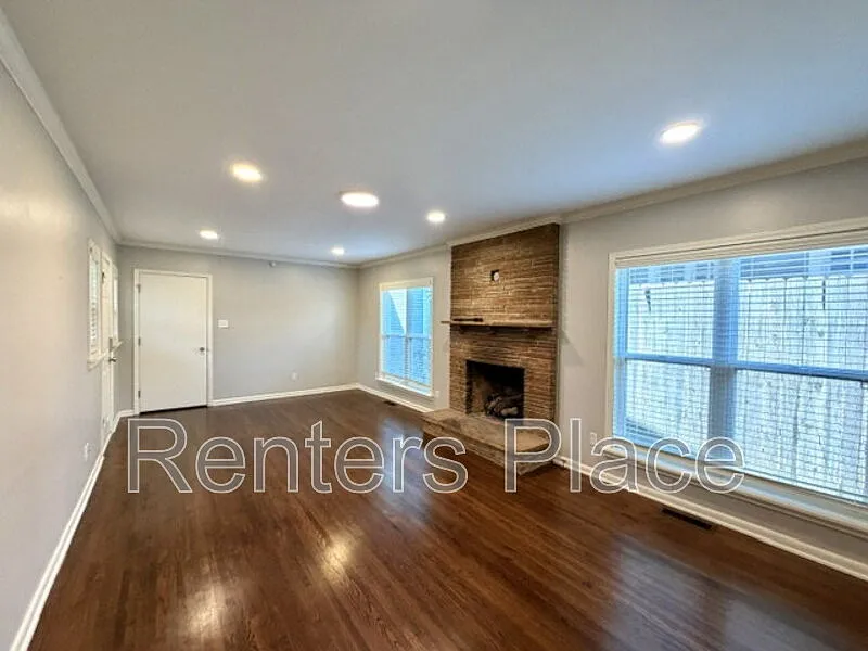 2 bed, 1.0 bath, 1200 sqft, $1,595 — Photo 3