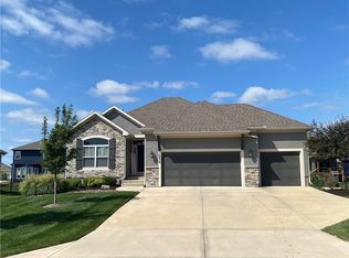 16436 S Parkwood St, Olathe, KS 66062