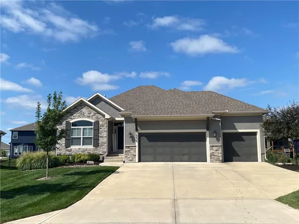 16436 S Parkwood St, Olathe, KS 66062