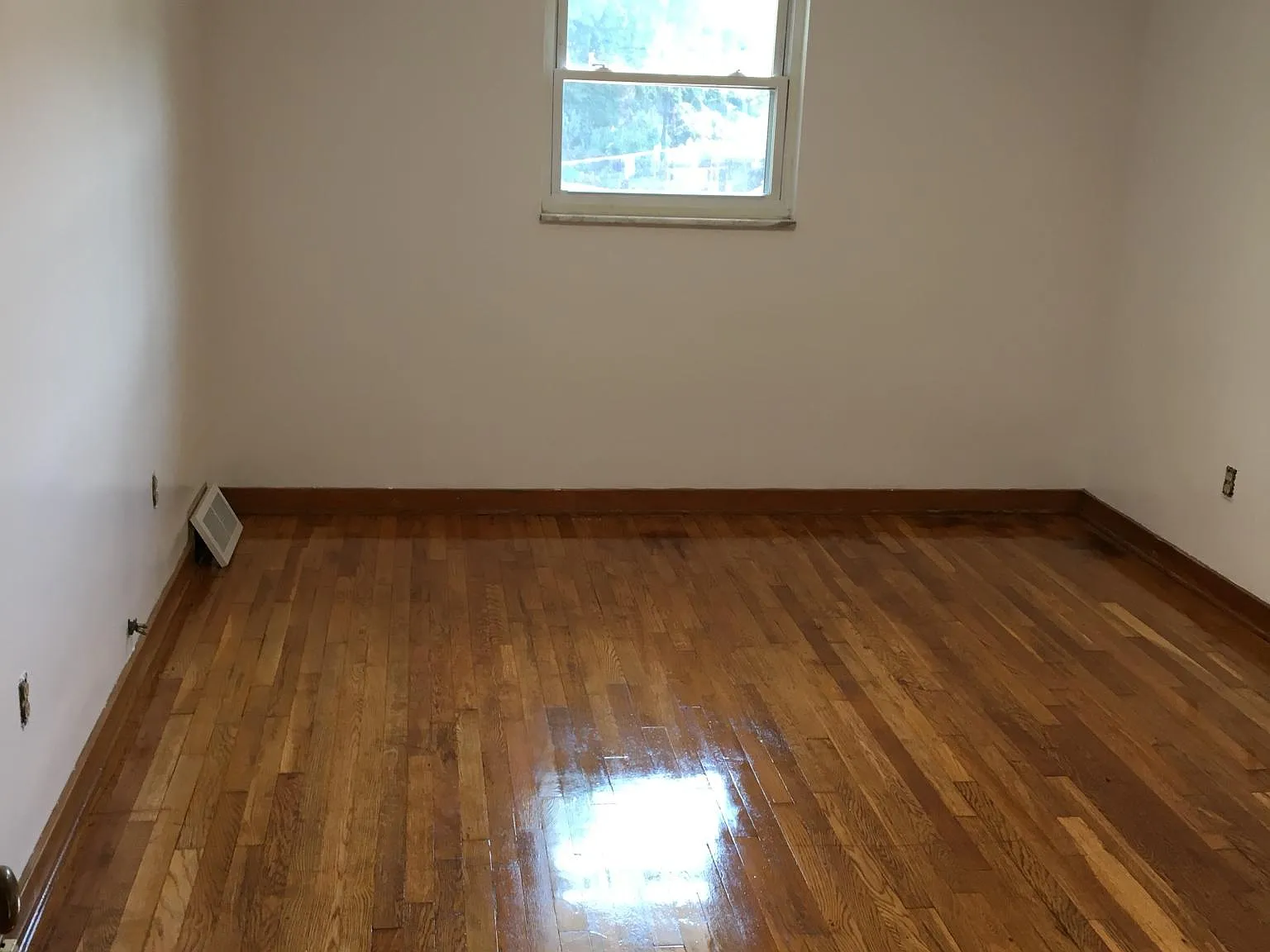 3 bed, 1200 sqft, $1,595 — Photo 4