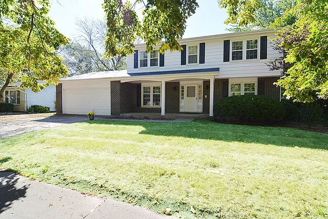 1219 Crestview Dr photo 1