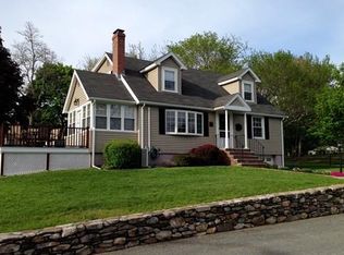 27 Willow Ln, Weymouth, MA 02189