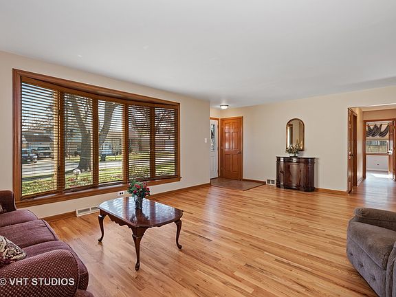 5th image of 156 N Richards Dr