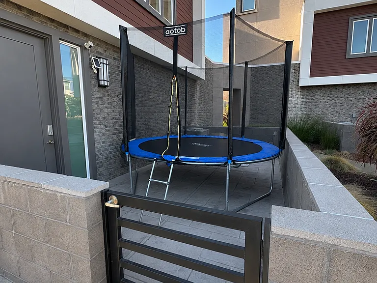 411 Toyama Dr — Photo 30