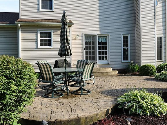 3rd image of 2093 Parkview Dr