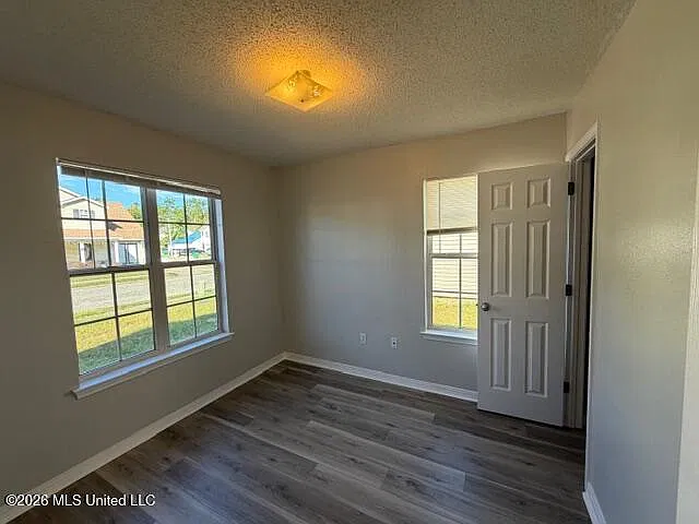 3 bed, 2.0 bath, 1200 sqft, $1,500 — Photo 2