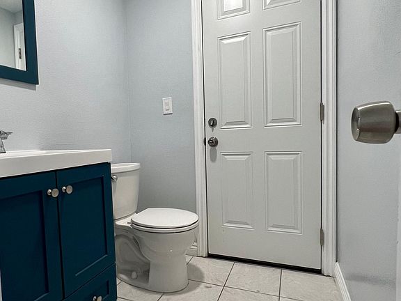 4th image of 2741 Greenleaf Dr