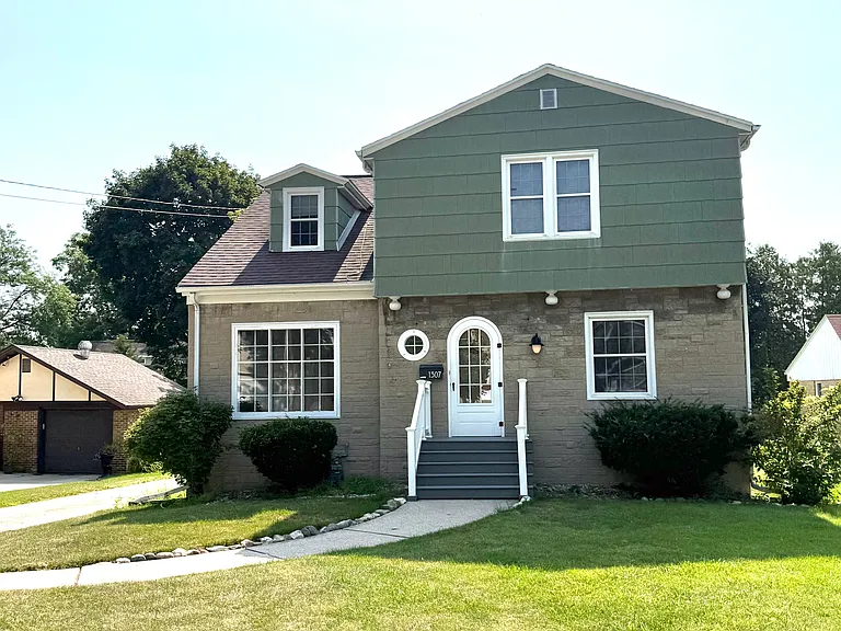 1307 S Clay St — Photo 1