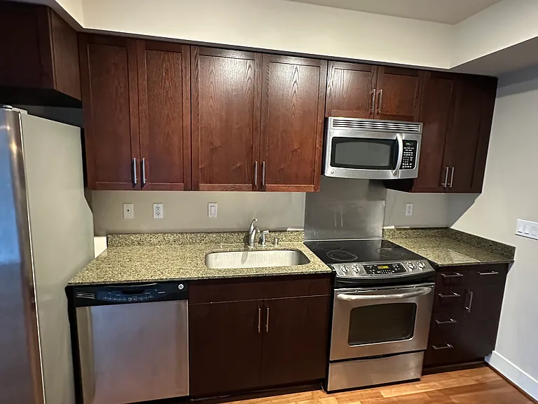 699 John St #710 — Photo 2