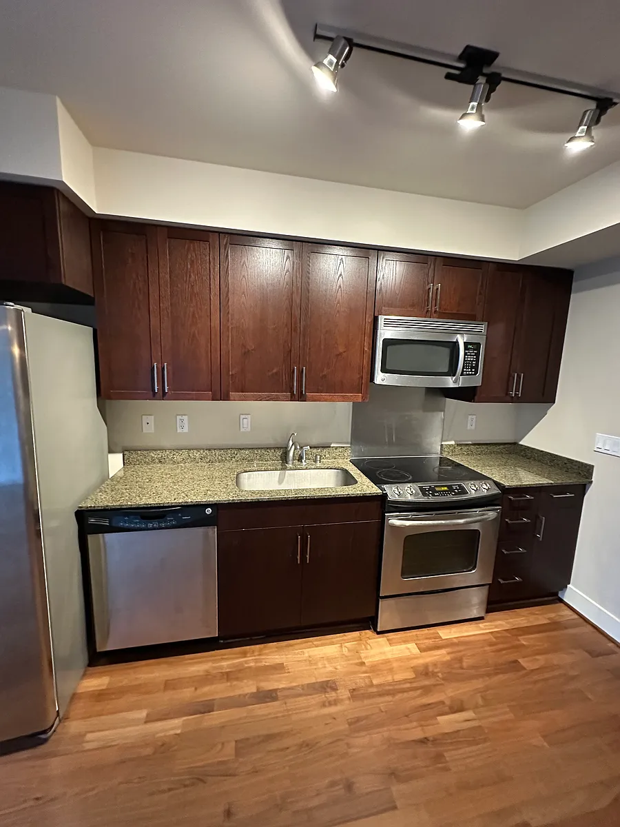 Building Photo - 699 John St #710