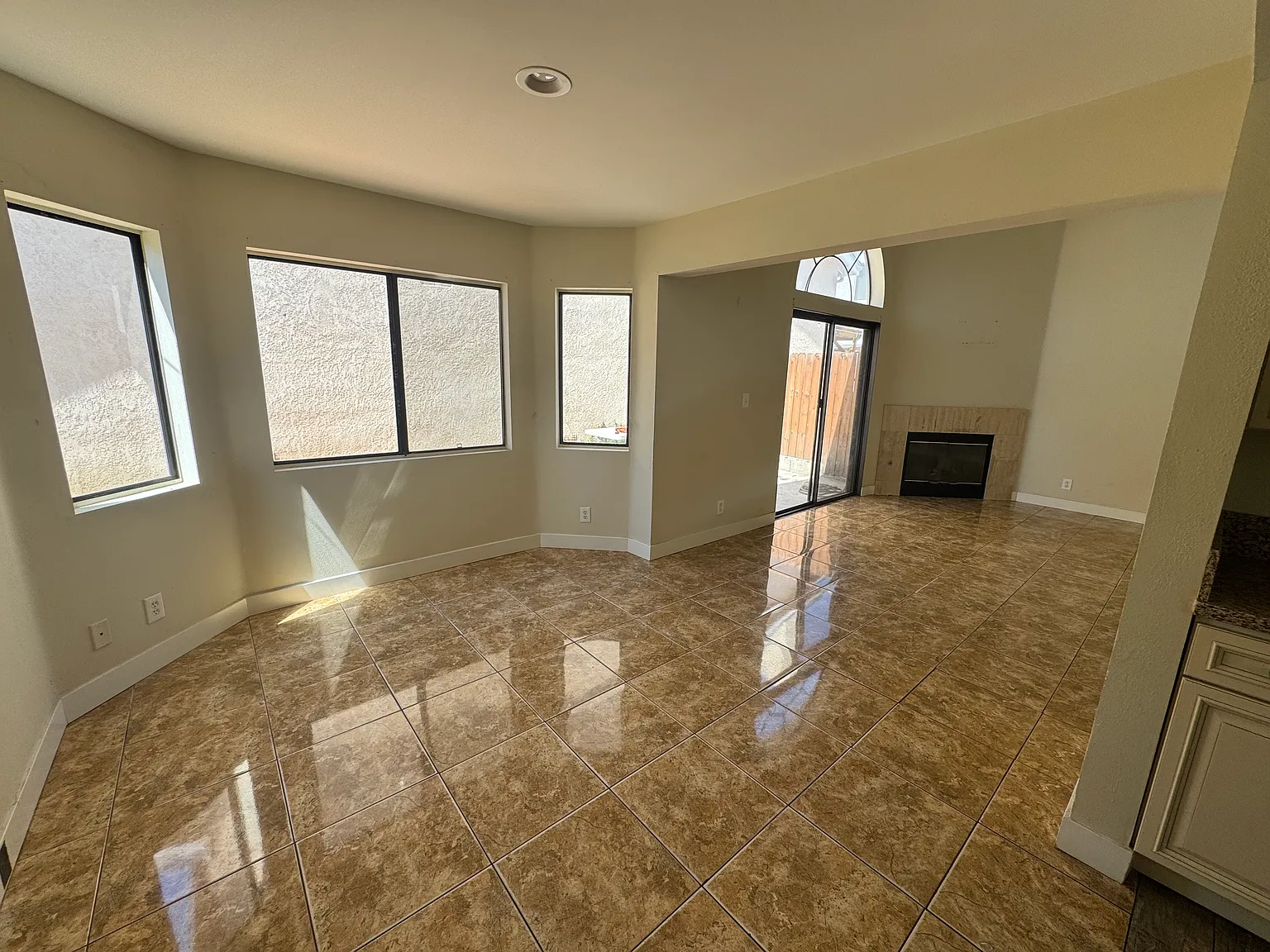 3 bed, 1497 sqft, $3,500 — Photo 2