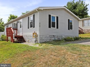 11925 Heather Dr, Hagerstown, MD 21740