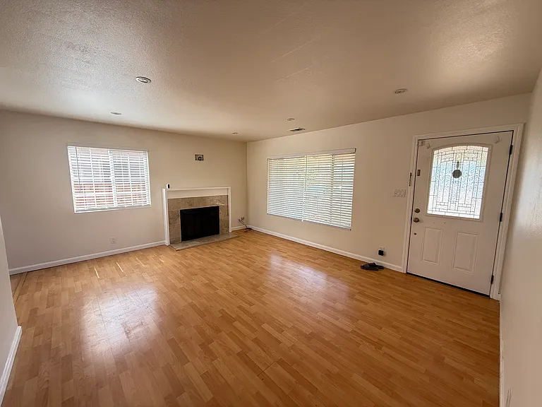 40464 Landon Ave — Photo 3