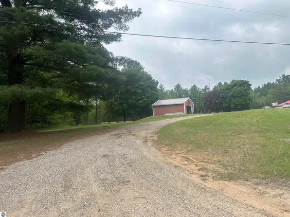 1866 W Ludington Dr, Farwell, MI 48622