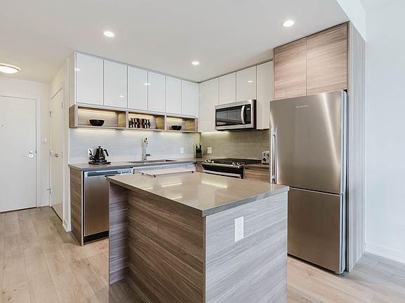 5th image of 8850 University Cres #909