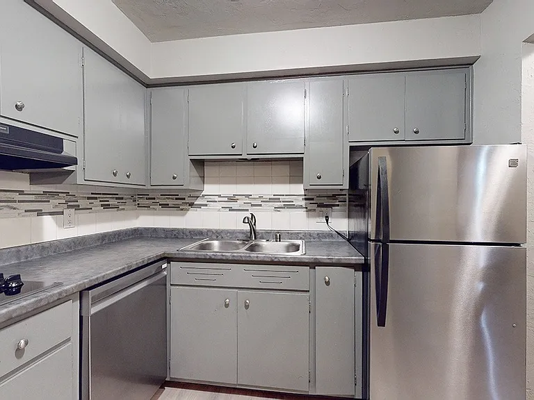 Prince Charles Apartments — Photo 18