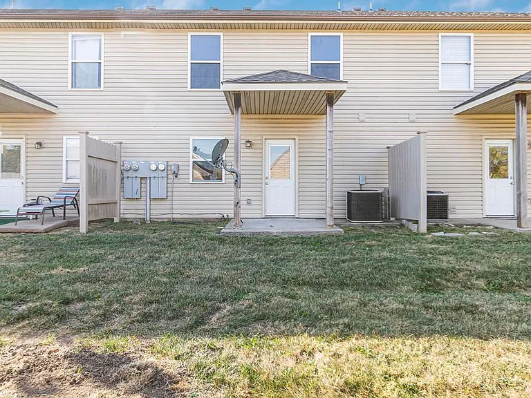 1011 Higgins St — Photo 21