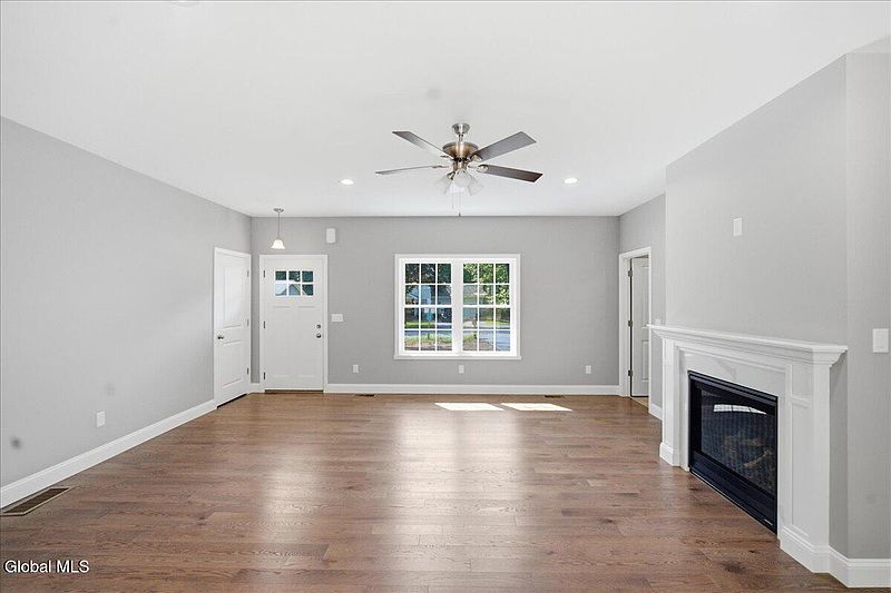 5th image of 18 Wolfe Road