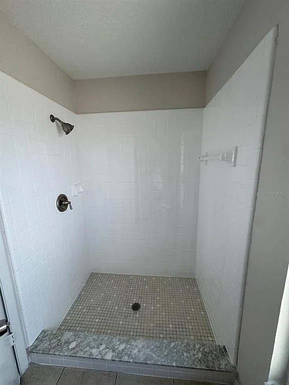 3 bed, 2.0 bath, 1410 sqft, $2,200 — Photo 2