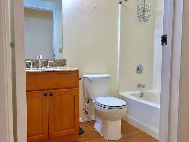 4226 7th Ave NE #1 — Photo 5