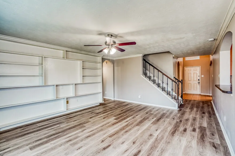4 bed, 2.5 bath, 2200 sqft, $2,255 — Photo 4