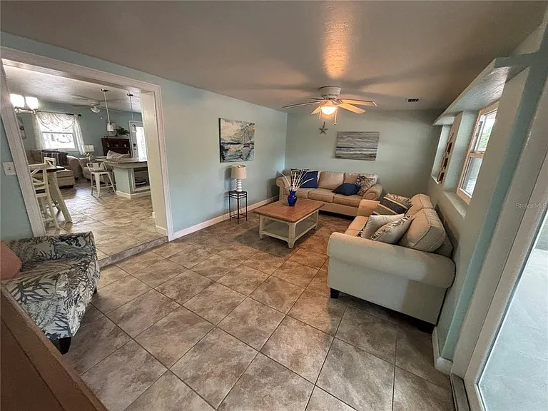 1008 Estremadura Dr — Photo 10