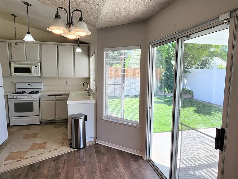 3219 W Avenue J4 — Photo 8