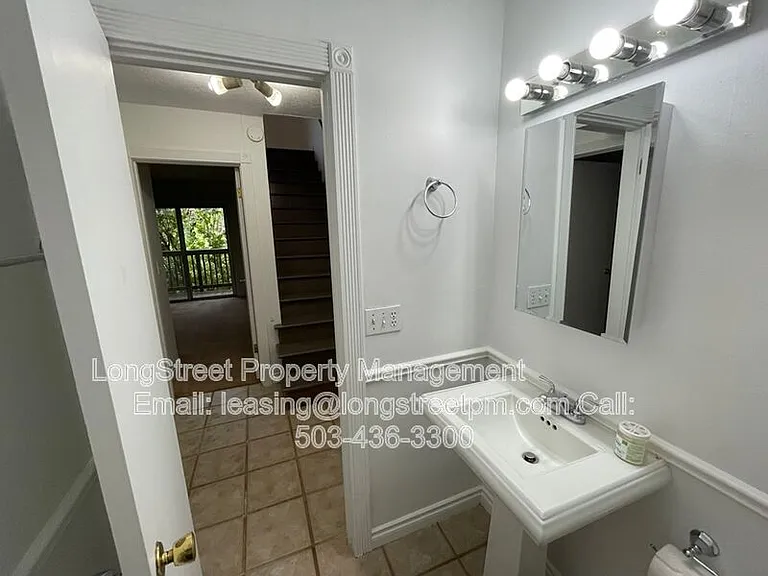 851 SW Broadway Dr #52 — Photo 11