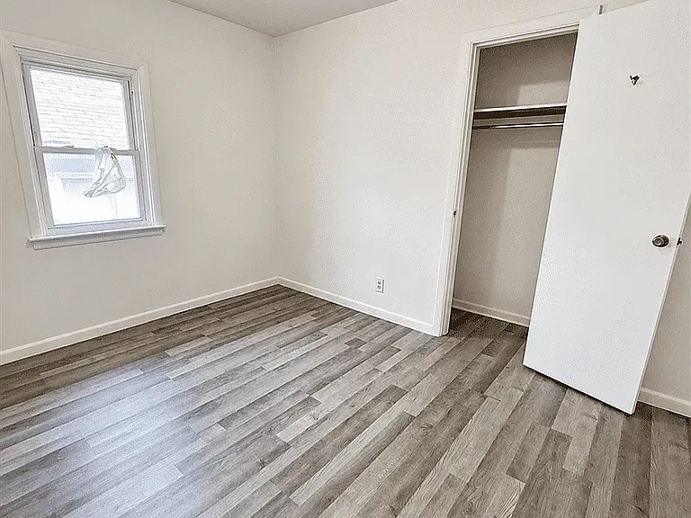 2302 Bender Ave — Photo 5