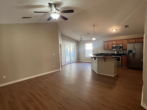 4th image of 60 Woodland St