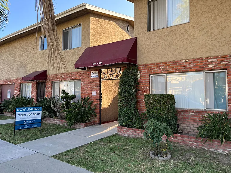 915 Coronado Ave — Photo 5