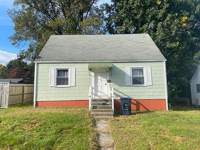1st image of 110 Clover Ave NE #110