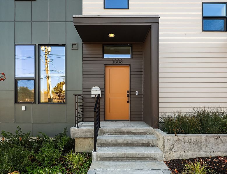 2nd image of 3003 S Dakota Street
