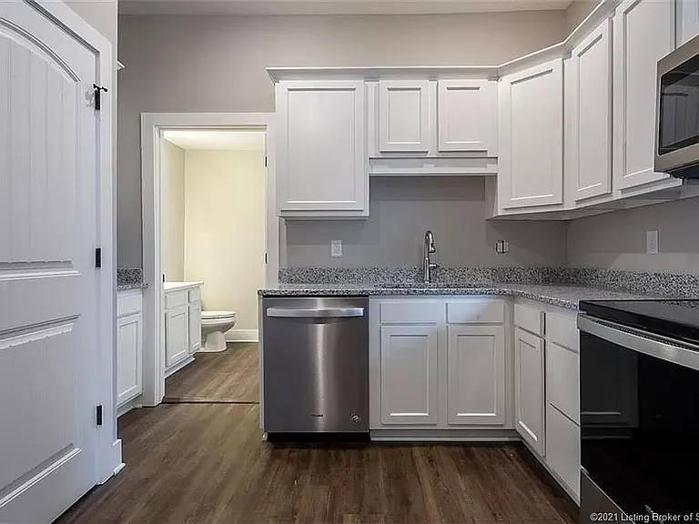 532 E Chestnut St — Photo 17