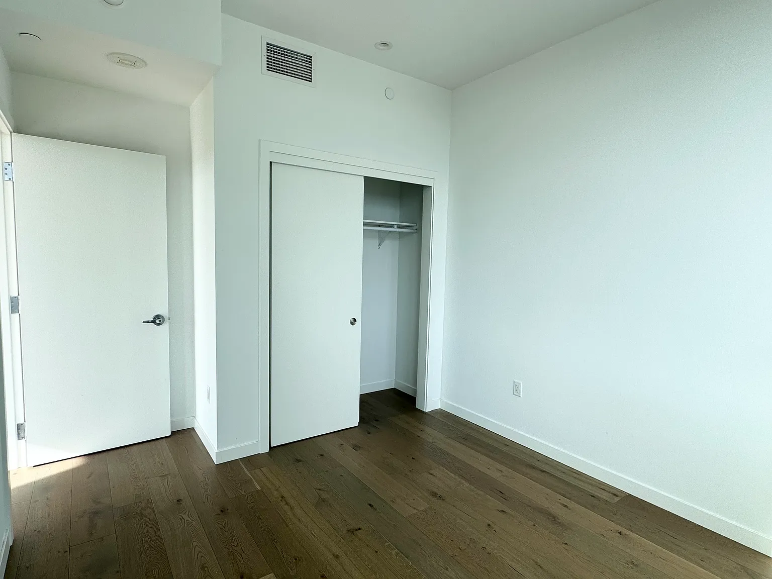1 bed, 769 sqft, $3,600 — Photo 4