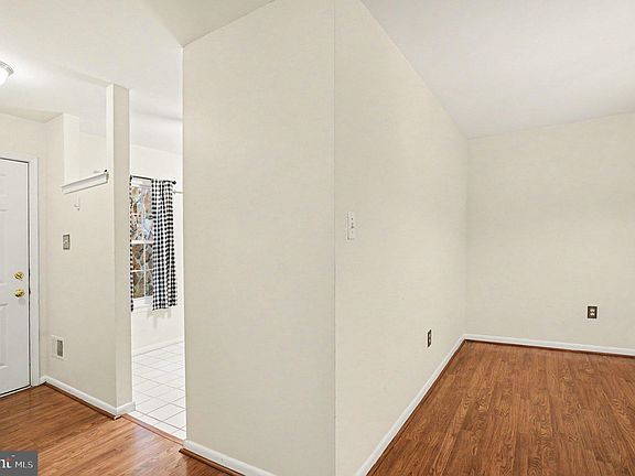 4th image of 205 Valley Stream Ln #205