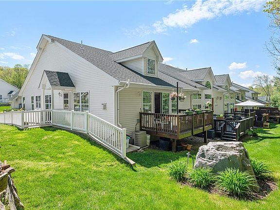 3rd image of 10 Silver Pines Blvd