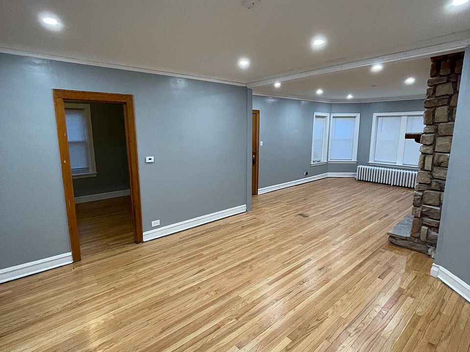 1st image of 3144 N Marmora Ave #1