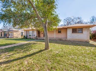 402 W Grauwyler Rd, Irving, TX 75061