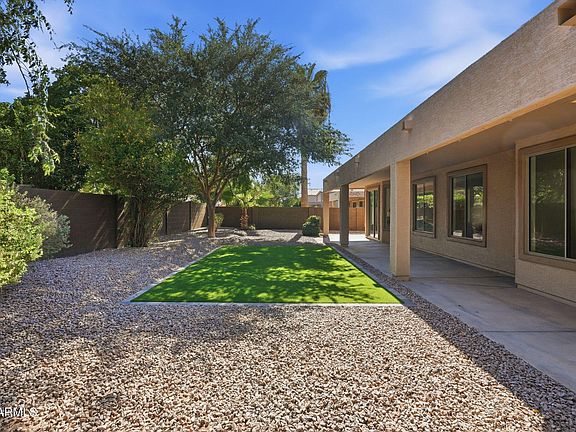 4th image of 1689 E IRIS Drive