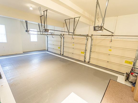 3 Car Garage w Custom Floor