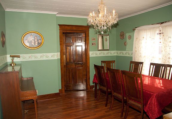 5th image of 109 E Felton St