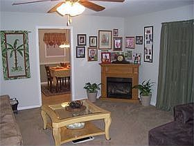 GREATROOM W/GAS LOGS