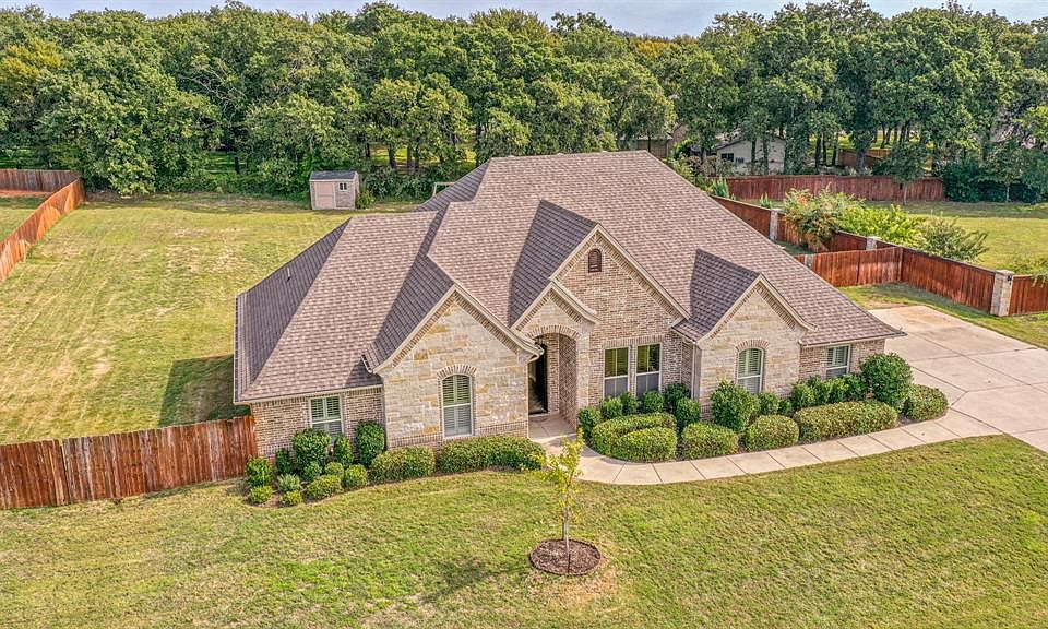 1st image of 4011 Upper Lake Cir