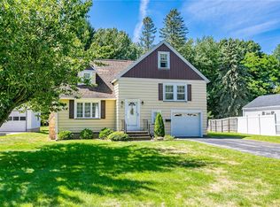 31 Chestnut Dr, Rochester, NY 14624