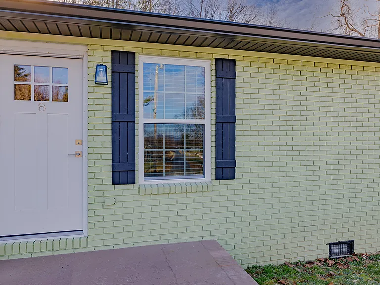 800 Rolling Hills Dr #8 — Photo 1