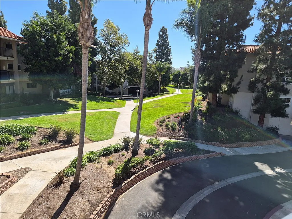 3 bed, 1656 sqft, $3,300 — Photo 3