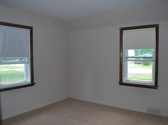 5th image of 12 Hayes Dr