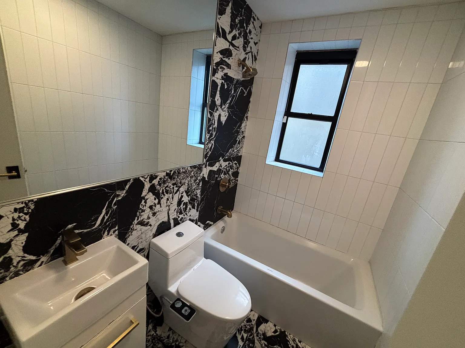 32 Magnolia Ave — Photo 2